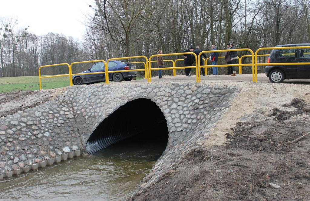 4 www.gminalubawa.pl PRZEBUDOWA PRZEPUSTU Zrealizowano przebudowę przepustu w miejscowości Sampława na rzece Elszka - droga gminna. Stan obiektu przed modernizacją ograniczał ruch pojazdów.