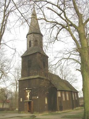 Kościół został zbudowany w 1741 r. Świątynia posiada trzykondygnacyjną wieżę, nakrytą ostrosłupowym dachem. Trzecia kondygnacja wieży ma kształt ośmioboku.