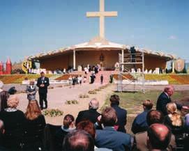 Ojciec Święty koronował wówczas wizerunek Matki Bożej Łaskawej z Krzeszowa.