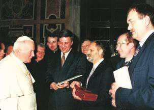przejazdu Jana Pawła II przez miasto. Wszystko było gotowe od wczesnych godzin porannych stoliki, namioty, punkty pomocy na przystankach. Bardzo często korzystali z nich pielgrzymi.