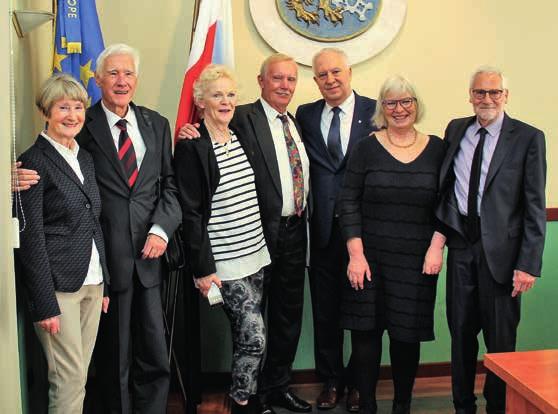 Obecnie w zbiorach Muzeum Miedzi jest już w sumie 86 prac Bayera, a kurator wystawy, Grażyna Humeńczuk, przygotowuje specjalny, dwujęzyczny katalog jego dorobku.