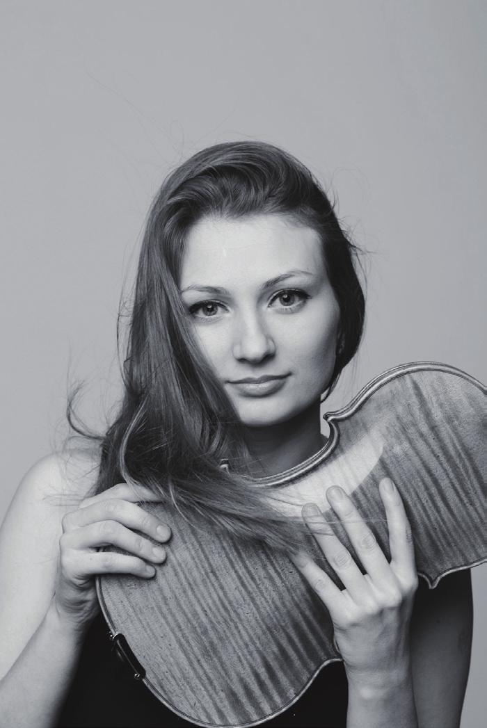 Anita Koźlak, fot. Łukasz Rajchert Artur Tokarek, fot. Łukasz Rajchert Anita Koźlak Ukończyła z wyróżnieniem studia w łódzkiej Akademii Muzycznej im. G. i K. Bacewiczów w klasie M. Łabeckiego.