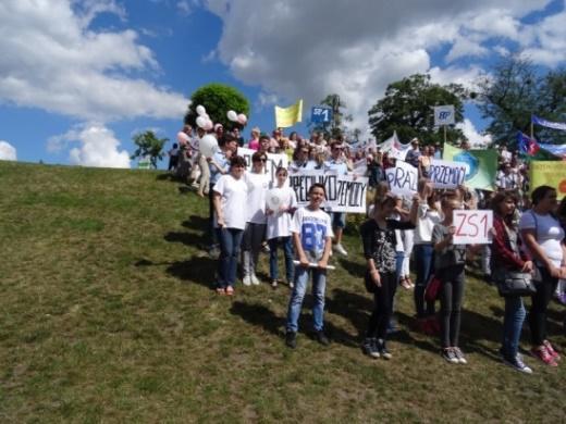 w KMP w Koninie przeprowadzono konkurs na spot oraz plakat: Dopalacze niszczą życie, w dniu12.04.2016 r. Główny Inspektor Sanitarny ogłosił konkurs plastyczny na plakat pt.