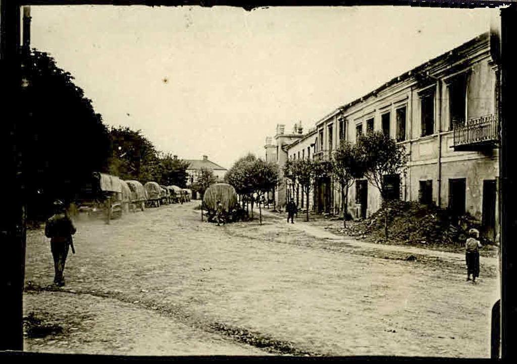 4. Tł o historyczne 11 sier pnia 1915, Obecny pl.