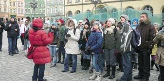 Wszystko zostało opowiedziane w planie żywym oraz lalkowym, zilustrowane muzycznie wszelkimi odcieniami bluesa. Na zakończenie akcji Zima w mieście wystawiony został spektakl iluzjonistyczny pt.