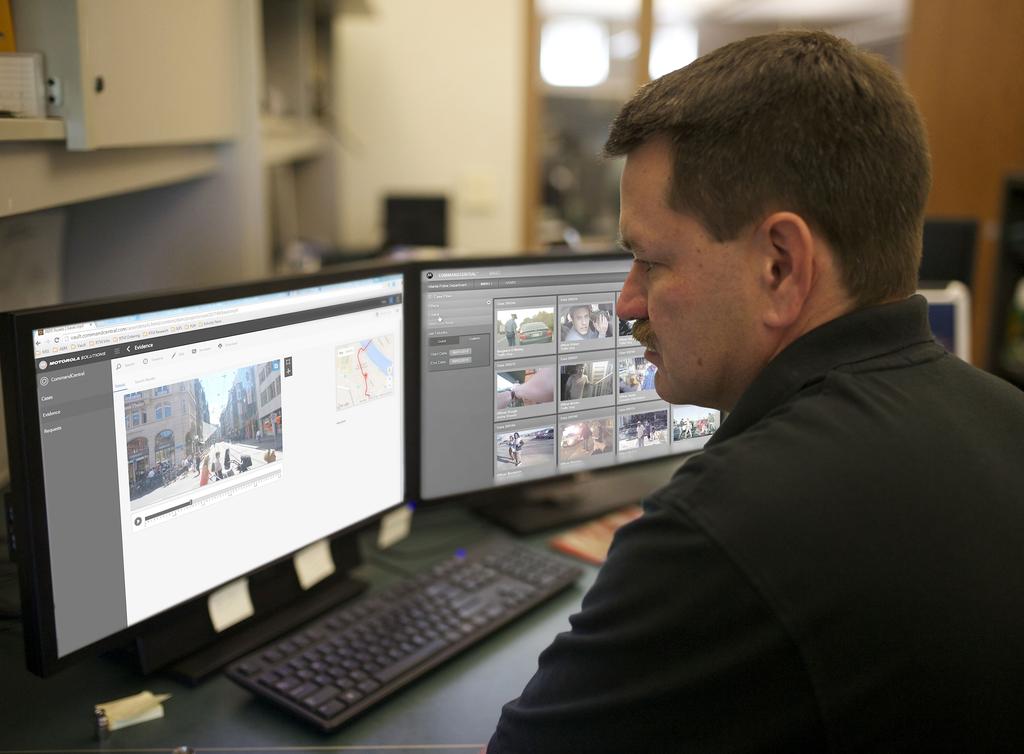 COMMAND CENTRAL VAULT UPROSZCZENIE OPERACJI Motorola CommandCentral Vault jest czymś więcej niż tylko systemem pamięci masowej to prawdziwe, kompletne rozwiązanie do zarządzania treściami.