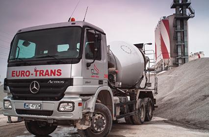 TRANSPORT BETONU Transport mieszanki betonowej realizujemy specjalistycznymi pojazdami przeznaczonymi do zachowania jednorodności mieszanki betonowej oraz jej ochrony przed działaniem czynników