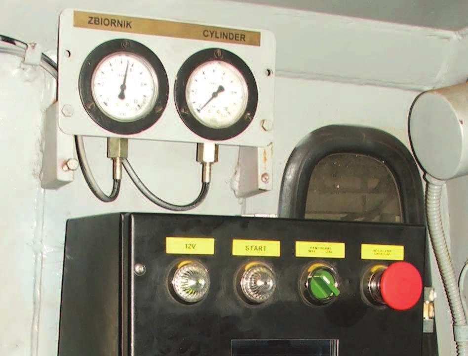 W celu dostosowania wyposaenia lokomotywy do obowizujcych przepisów i aktualnych norm zastosowano odbierak prdu z elektropneumatycznym układem podnoszenia oraz opuszczania.