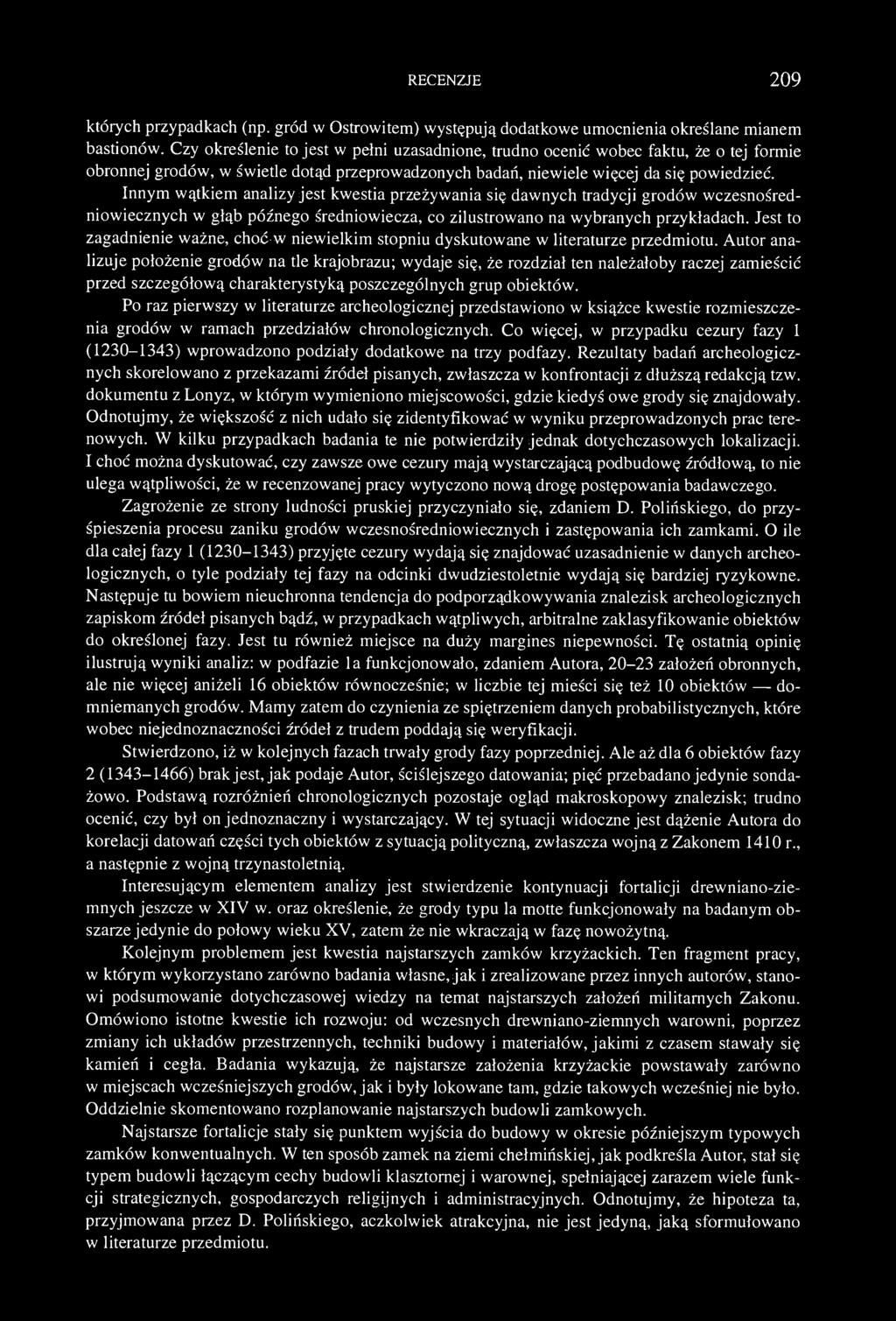 RECENZJE 209 których przypadkach (np. gród w Ostrowitem) występują dodatkowe umocnienia określane mianem bastionów.
