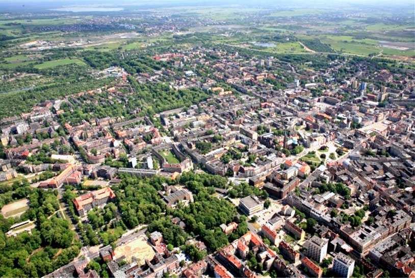Bytom Bytom jest ponad 750 letnim miastem na prawach powiatu, liczącym ok. 186 tys.