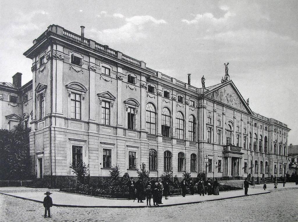 Pałac Krasińskich. Fasada pałacu. Widok z początku XX wieku.