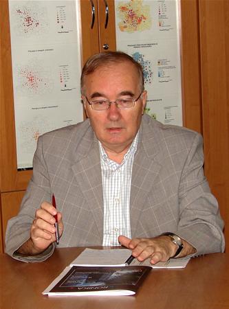 BIOGRAFIA DR HAB. JERZEGO ZYGMUNTA DZIECIUCHOWICZA, PROF. UŁ Profesor Jerzy Zygmunt Dzieciuchowicz urodził się 19 czerwca 1943 r. w Monachium (Niemcy).