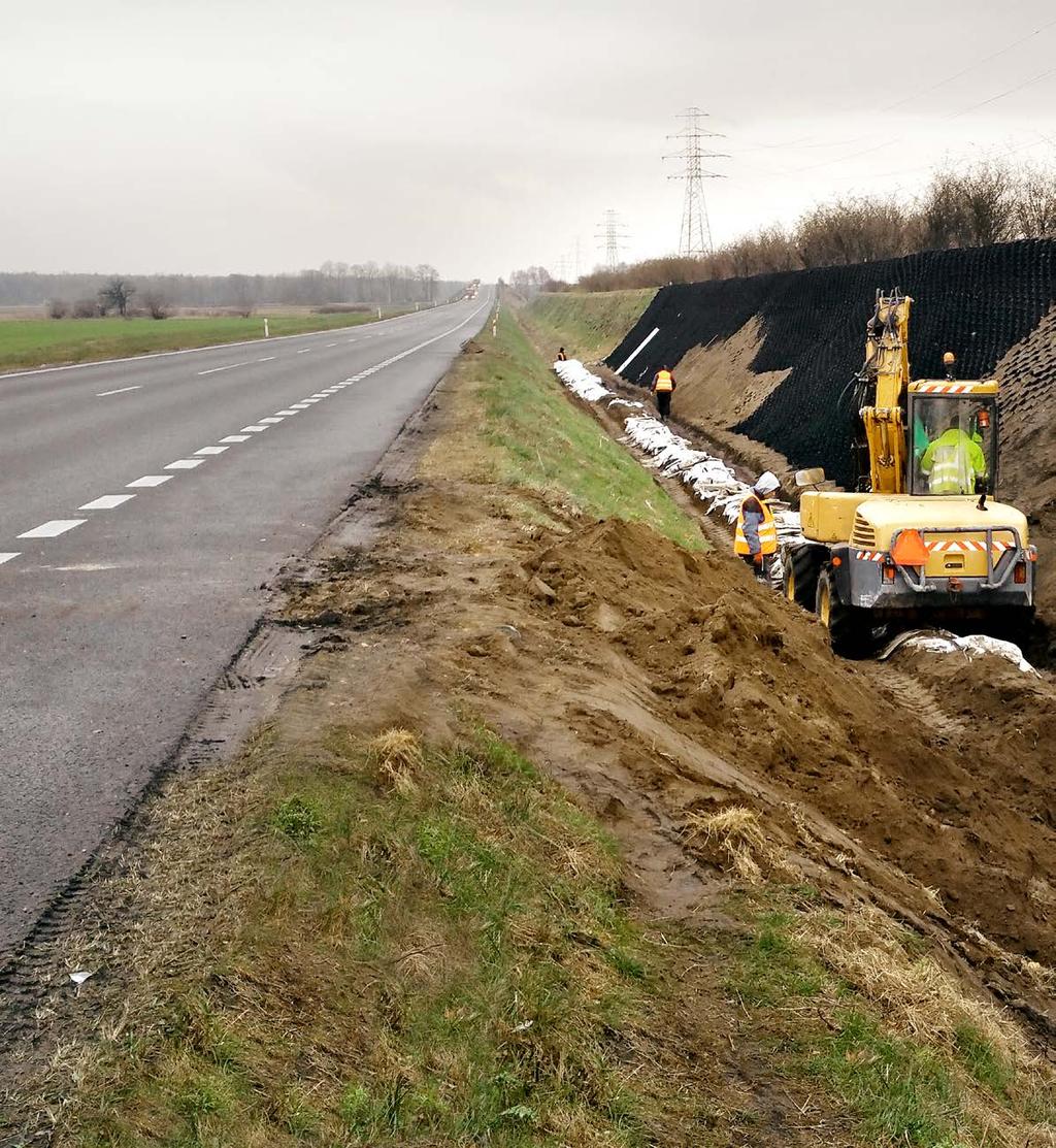 Nowo uformowane skarpy nasypów i wykopów, a także skłony i płaskie powierzchnie infrastruktury obszarów urbanizowanych są obszarami pozbawionymi roślinności.