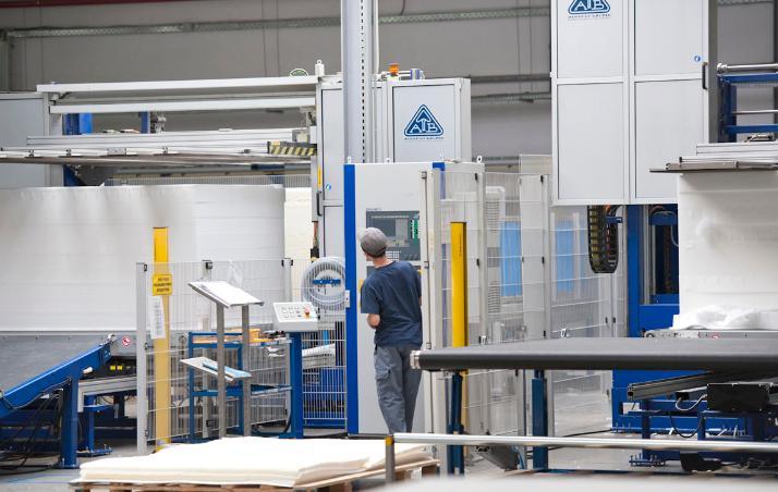 ANALIZA DANYCH PRODUKCYJNYCH W DOSKONALENIU PROCESU PAKOWANIA Marcin Sprawski i Rados
