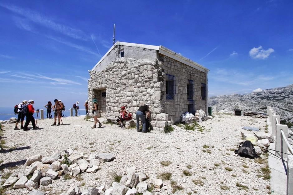Krótka przerwa na szczycie, Przejazd do doliny, z której spacerem udacie się Państwo na szczyt Vošac 1422 m. n.p.m., gdzie znajduje się schronisko spaleologów.