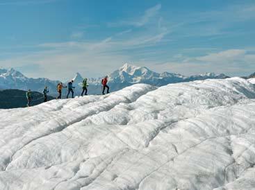 początek lodowiec Aletsch. Drugiego dnia treking prowadzi przez Aletschfirn, obok potężnego szczytu Aletsch Horn, w kierunku chaty górskiej Konkordia.