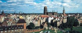 centre karaliaujančia Neptūno skulptūra, sena, ant Motlavos upės kranto snaudžianti viduramžių