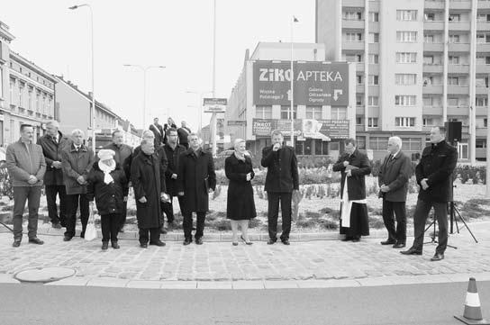 W uroczystości odsłonięcia tablic uczestniczyli: Antoni Szota pierwszy przewodniczący MKZ w Kędzierzynie-Koźlu (internowany), Tadeusz Kraśnik członek MKZ, delegat na I WZD Tymczasowej Komisji