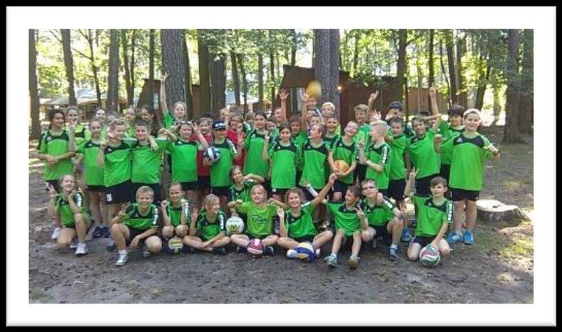Wakacje na sportowo Jak co roku w połowie sierpnia w Centralnym Ośrodku Sportowo-Szkoleniowym TKKF w Sierakowie został zorganizowany obóz sportowo-rekreacyjny oraz obóz siatkarski.
