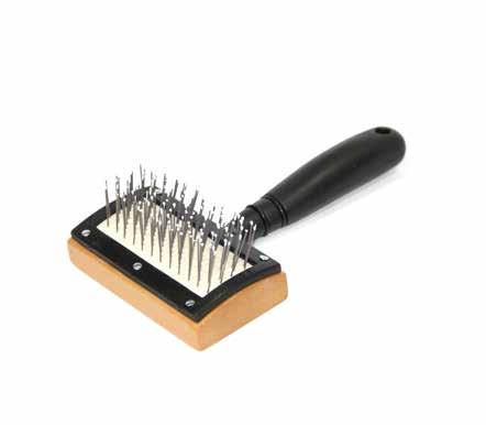 SZCZOTKA W PLASTIKOWEJ OPRAWIE Z KULKAMI Brush in a plastic housing with balls PELERYNKA PRZECIWSZCZOWA Rain cape Pinsel in einem