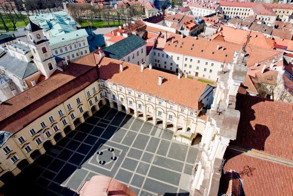 FOTON 118, Jesień 2012 77 wania się galaktyk karłowatych. Duża część prac dotyczyła bezpośrednio zagadnień poruszanych podczas referatów.