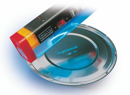Tusz UV II Bezbarwny tusz fluorescencyjny, który pod wpływem światła UV (366 nm) staje się intensywnie niebieski. Szybkoschnący tusz na bazie alkoholu do powierzchni gładkich, nieporowatych.