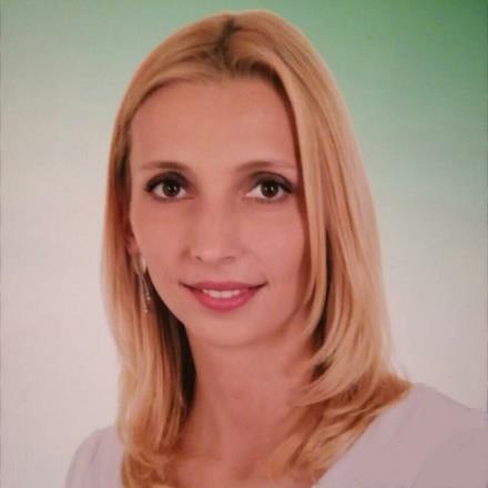 obroniła z wyróżnieniem rozprawę doktorską pt. Metoda zarządzania ryzykiem projektów. Publikuje artykuły z zakresu zarządzania projektami (w tym zarządzania ryzykiem projektów) oraz optymalizacji.