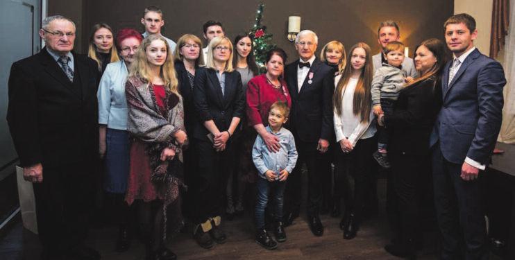 Wacława i Wacław Bokiejowie Złote Gody świętowali Państwo Aniela i Zdzisław Szarankowie mieszkańcy Suchej Koszalińskiej, Marianna i Jan Grosiakowie mieszkańcy Dąbrowy oraz Wacława i Wacław Bokiejowie
