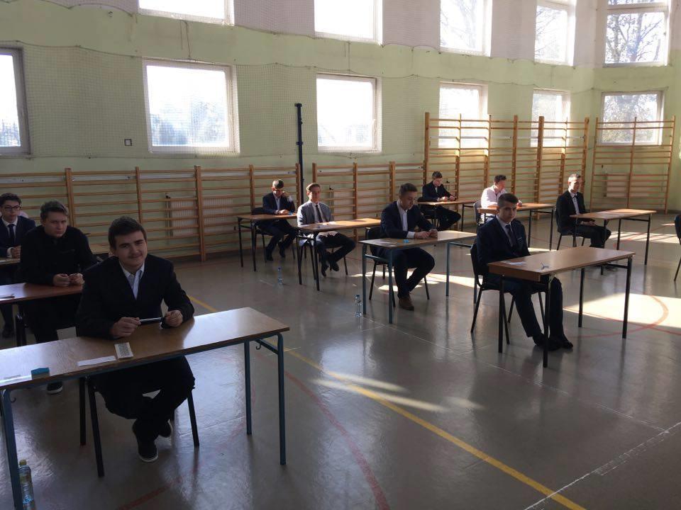 W pierwszym dniu sprawdzano wiedzę z przedmiotów humanistycznych historii i wiedzy o