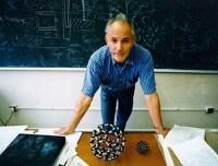 (1985) 162 Harry Kroto Richard Smalley Bob Curl W 1965 r.