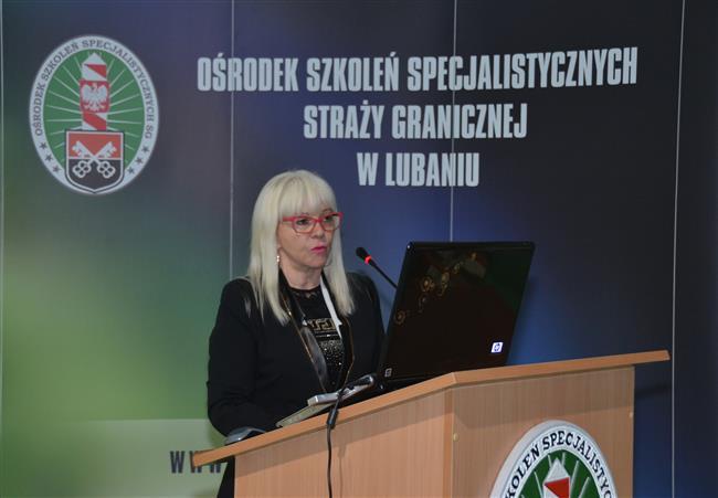 roli Służby Więziennej w systemie bezpieczeństwa wewnętrznego państwa oraz problemów i zagrożeń, w obliczu których stoją współcześnie funkcjonariusze Służby Więziennej.