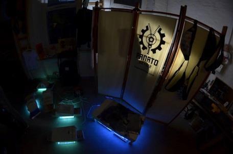 Warsztat z Cyjanotypii Podczas warsztatu uczestnicy poznają bardzo ciekawą technikę fotograficzną. Technika ta umożliwia uzyskanie odbitki dowolnego zdjęcia na zwykłym papierze.
