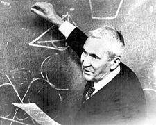 Andrei Kolmogorow 1903-1985 Model Kołmogorowa (1941) traktuje turbulencję jako kaskadę wirów, przekazującą energię ruchu płynu od przepływu głównego do poziomu ruchu molekularnego.