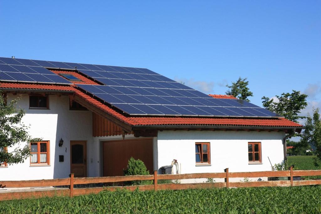 Konsumpcja własna Konsumpcja własna energii w mikroinstalacjach PV w roku 215 Ilość energii elektrycznej wytworzonej w mikroinstalacji i wprowadzonej do sieci OSD ogółem 1,7 % konsumpcji własnej