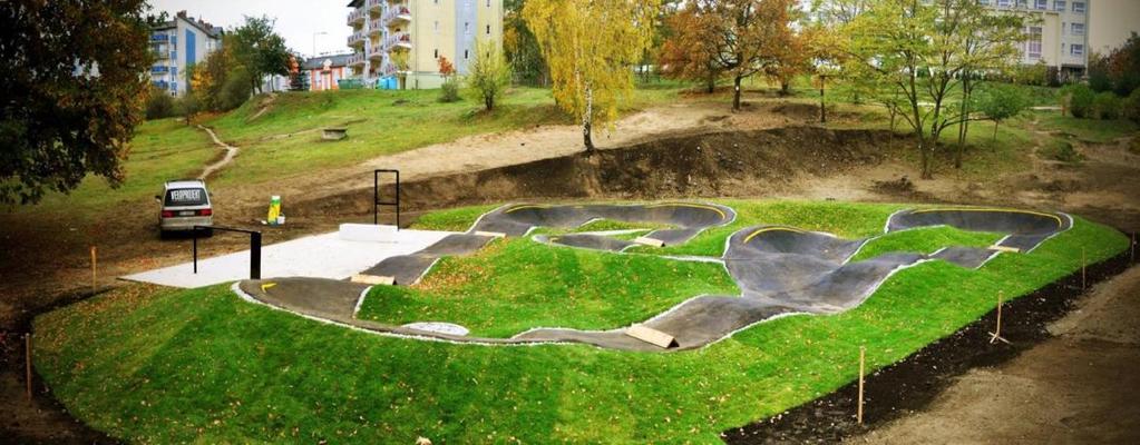 17 Pumptrack Pyskowice budowa zapętlonego asfaltowego toru rowerowego PN Budowa zapętlonego asfaltowego toru rowerowego typu pumptrack o długości