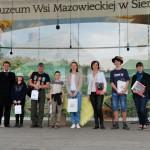 : rzeźby, ceramikę, biżuterię, ręcznie wykonywane