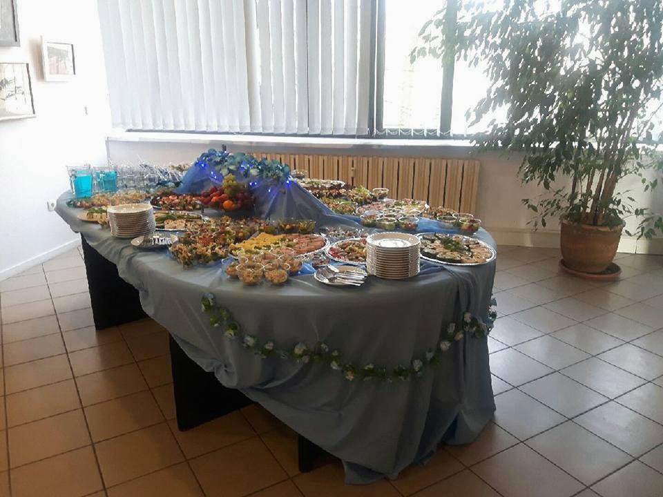 W skrócie ZBIÓRKA ŻYWNOŚCI 2017 Nasi wolontariusze tradycyjnie już uczestniczyli w Wielkanocnej Zbiórce Żywności organizowanej przez