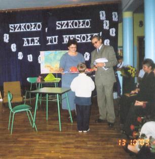 Wszyscy uczniowie i nauczyciele aktywnie włączyli się do realizacji programu Kompleksowe programy edukacji o stanie środowiska z zakresu rodzimej flory i fauny dla uczniów Szkoły Podstawowej i