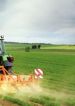 Korzyści dla Państwa: Mała masa własna, małe ugniatanie gleby Do 4270 kg masy użytkowej Szeroki wybór ogumienia