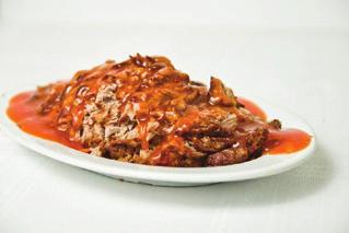 猪肉类 POTRAWY Z WIEPRZOWINY / PORK DISHES 14 Wieprzowina w sosie pomidorowym