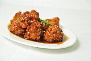 Loin of pork with MUN mashrooms (MUN mushrooms, leek, onion) 木耳肉片 A3