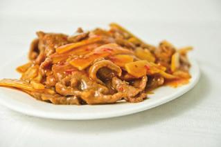 猪肉类 POTRAWY Z WIEPRZOWINY / PORK DISHES 25 Polędwica wieprzowa GONG BAO