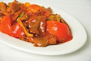 czosnkiem 29,80 Spicy beef with green beans, pepper and garlic 四季豆炒牛肉 35 Wołowina z