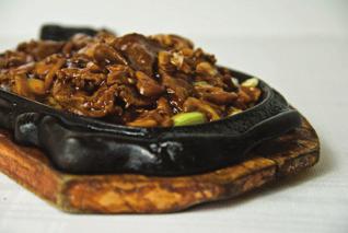 plum sauce (white MUN mushrooms) 梅子牛 T1 Tie Pan Gorący półmisek