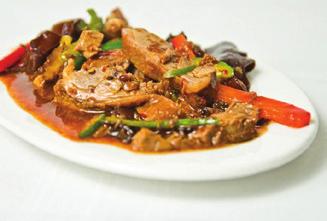 ostrym sosie z bambusem 37,80 (pędy bambusa) Duck in spicy sauce with bamboo (bamboo shoots) 欧式回锅鸭 D6 Kaczka w
