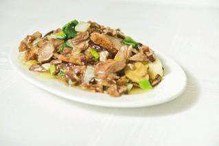 leek, onion) 香菇鸭肉 T14 Tie - Pan Gorący półmisek kaczki 39,80 (pieczarki, cebula) 250 / 400 g Tie - Pan (Sizzling