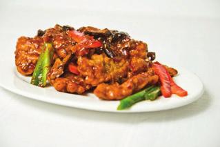 (carrot, pepper, leek, onion) 糖醋鱼 69 Dorsz w pikantnym sosie czosnkowym 28,80 (grzyby