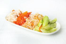 ogórek, kiełki soi, kapusta pekińska) Dishes of salad