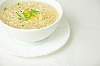 汤类 ZUPY / SOUPS 06 Rosół z kawałkami kurczaka 5,80 Chicken Broth with chicken pieces