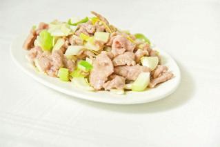 葱爆小牛肉 37B Cielęcina w ostrym sosie 39,80 (biała kapusta, por) Veal in spicy sauce (white cabbage, leek) 水煮小牛肉 37D Cielęcina w pikantnym